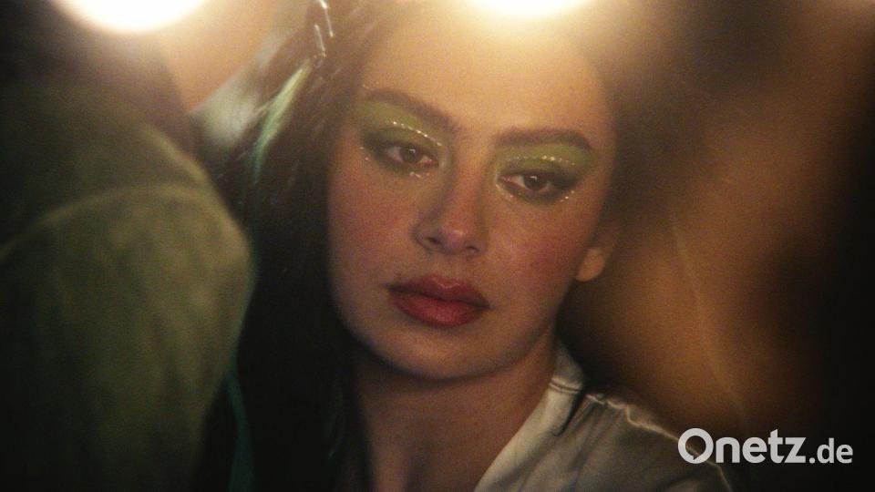 Charli xcx in einer Szene des Films. Bild: -/Universal Pictures/dpa