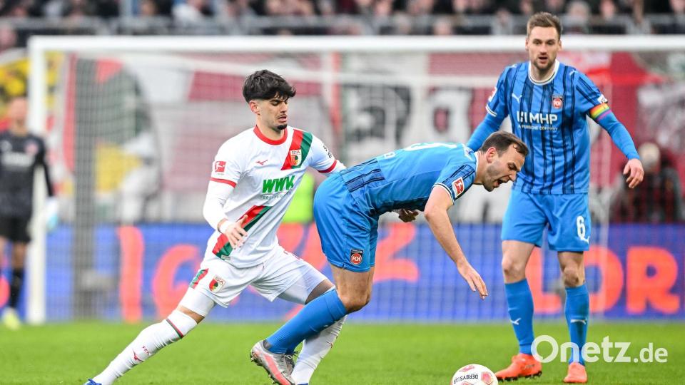 Viel K(r)ampf herrscht im Spiel zwischen Augsburg und Heidenheim. Bild: Harry Langer/dpa