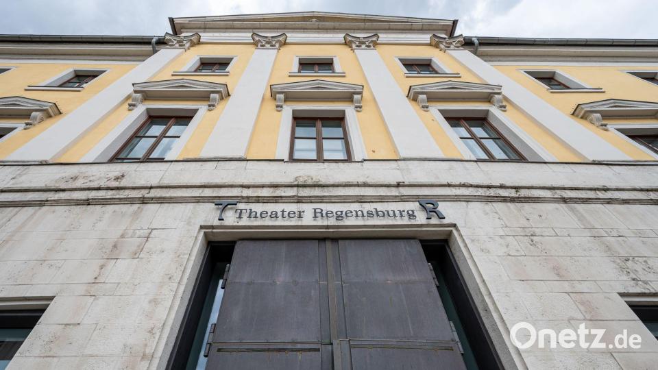 Das preisgekrönte Haus wird bald zum Staatstheater. (Archivbild) Bild: Armin Weigel/dpa