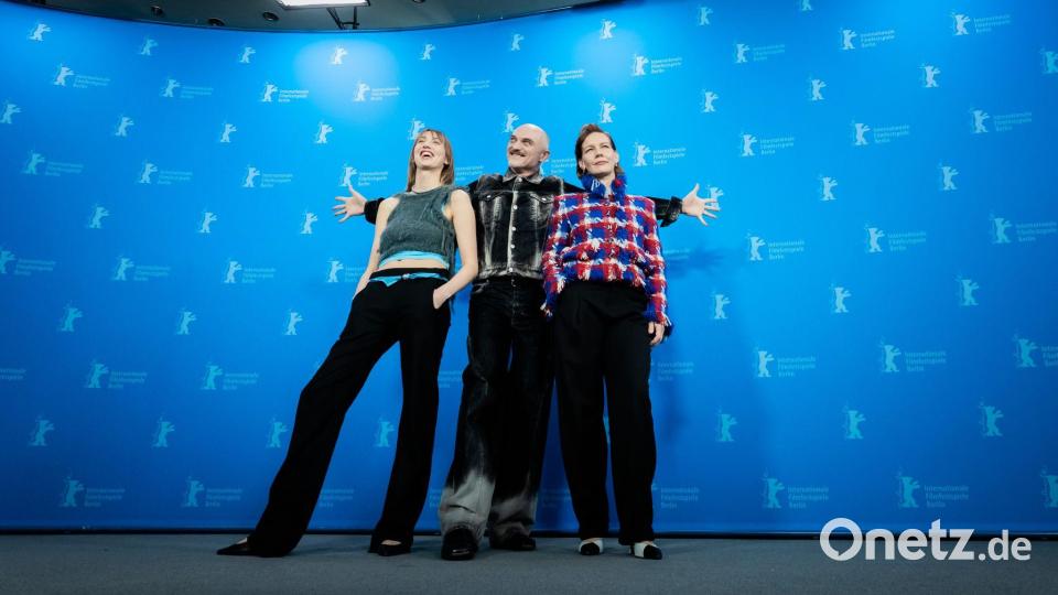 Regisseur Markus Schleinzer stellte mit den Schauspielerinnen Caro Braun und Sandra Hüller seinen Film „Rose“ vor. Bild: Christoph Soeder/dpa