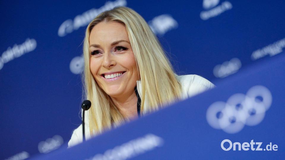 Plüschtier-Spende für Kinder: Lindsey Vonn verabschiedete sich mit einer kleinen Geste aus der Klinik. (Archivfoto) Bild: Michael Kappeler/dpa