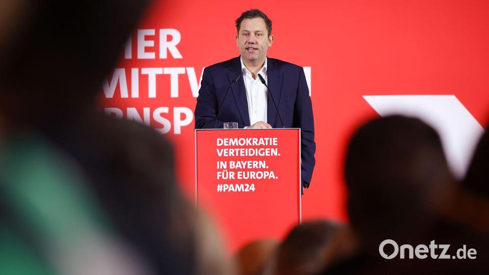 SPD-Chef Lars Klingbeil kennt den Aschermittwoch schon - dieses Jahr kommt er erstmals als Vizekanzler. (Archivbild) Bild: Daniel Karmann/dpa