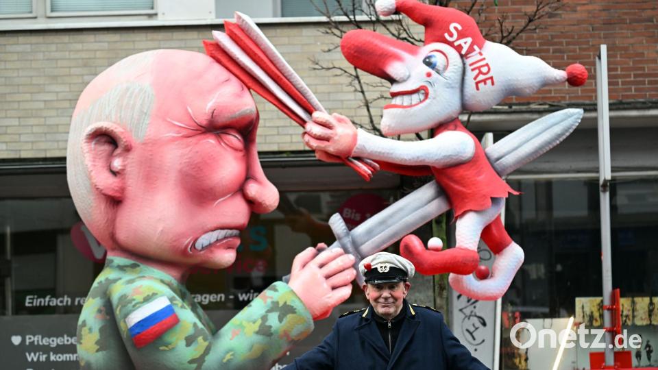 Der Düsseldorfer Karnevalswagenbauer Jacques Tilly lässt sich nicht dadurch einschüchtern, dass er in Russland angeklagt worden ist. Bild: Federico Gambarini/dpa
