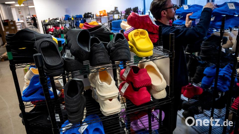 Auch Stars tragen längst Zellerfeld-Sneaker ihrer Lieblingsdesigner - oder designen sie einfach selbst. Bild: Daniel Bockwoldt/dpa/Daniel Bockwoldt