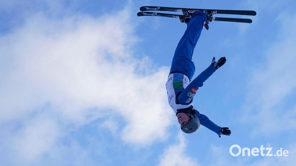 Akrobatisch in der Luft: Emma Weiß. (Archivbild) Bild: Rick Bowmer/AP/dpa