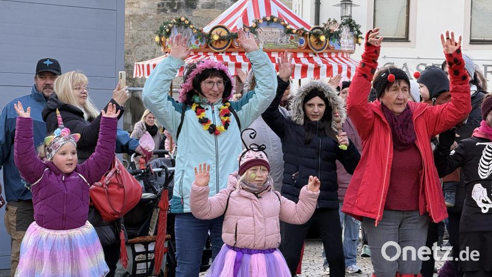 200 bis 300 Besucher waren nachmittags am Luitpoldplatz, es herrschte ein reges Kommen und Gehen. Bild: Petra Hartl