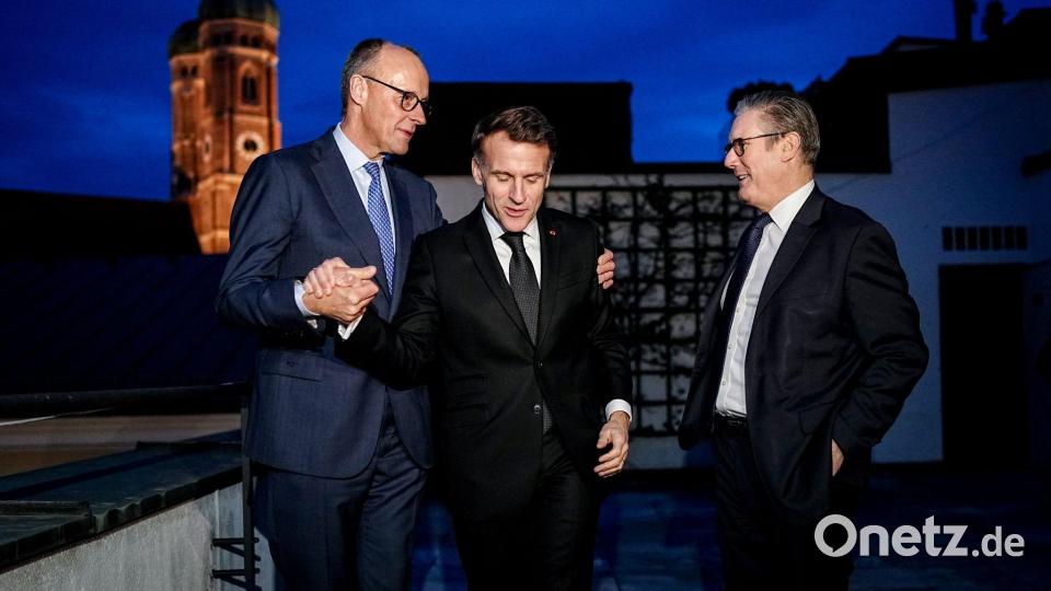 Bundeskanzler Friedrich Merz, Frankreichs Präsident Emmanuel Macron und der britische Premier Keir Starmer trafen sich auf der Münchner Sicherheitskonferenz. (Archivbild) Bild: Kay Nietfeld/dpa-Pool/dpa