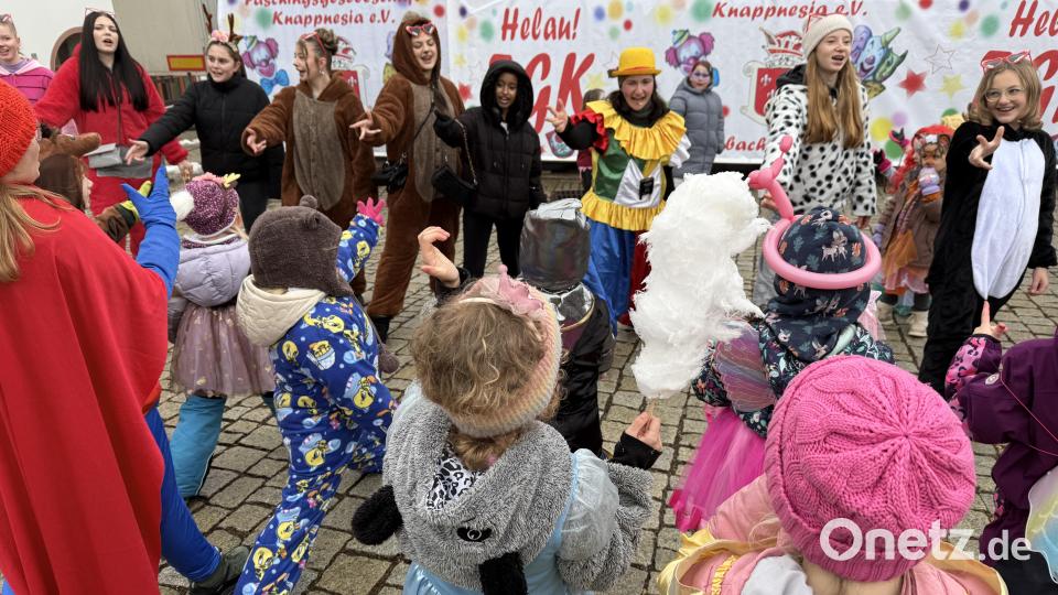 Die Partymusik war durch weite Teile der Innenstadt zu hören und lockte scharenweise Besucher. Bild: Petra Hartl