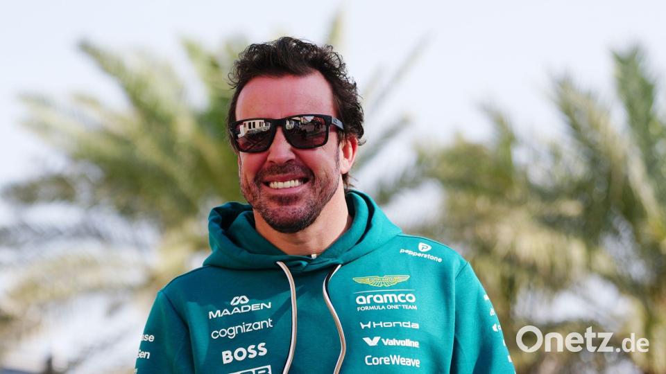 Fernando Alonso kann die Regeldebatte nichts anhaben. (Archivbild) Bild: Bradley Collyer/PA Wire/dpa