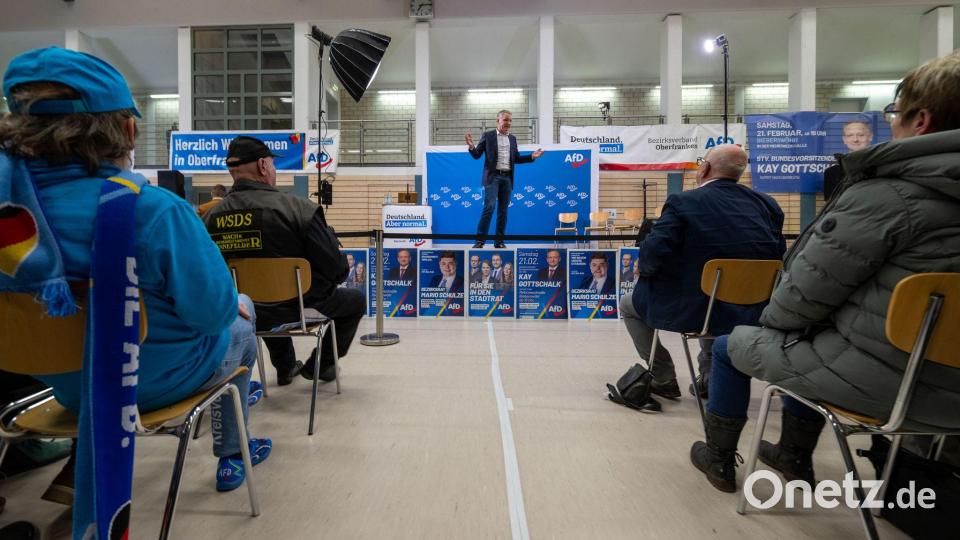 Björn Höcke, Thüringer AfD-Landtagsfraktionschef, sprach bei einer Wahlkampfveranstaltung am Samstag in Seybothenreuth. Am Tag zuvor war er überraschend in Weiden zu Gast. Bild: Pia Bayer/dpa