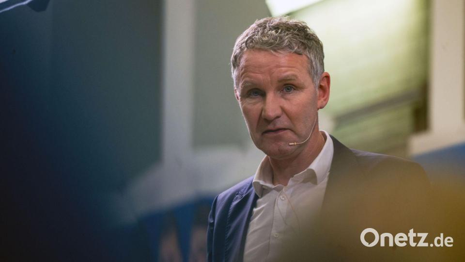 Björn Höcke (AfD) bei seinem Besuch in Seybothenreuth (Landkreis Bayreuth) am vergangenen Samstag. Einen Tag zuvor hatte er überraschend Weiden besucht. Bild: Pia Bayer/dpa