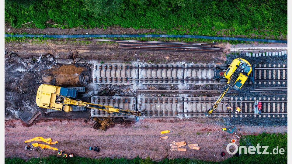 Pendler müssen weiter Geduld beweisen: Die Sanierung der Strecke Hamburg-Berlin verzögert sich. (Archivbild) Bild: Jens Büttner/dpa