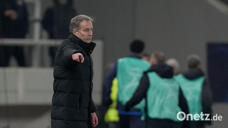 Trainer Kasper Hjulmand war zuletzt deutlich zufriedener mit dem Auftritt seiner Mannschaft als noch zu Jahresbeginn. (Archivbild) Bild: Thanassis Stavrakis/AP/dpa