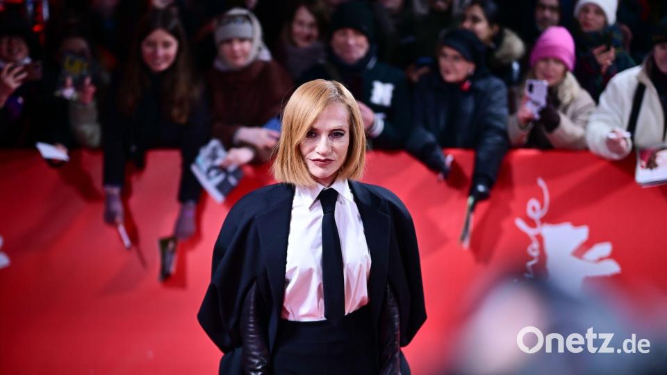 Isabelle Huppert kommt zur Weltpremiere in Berlin. Bild: Sebastian Christoph Gollnow/dpa