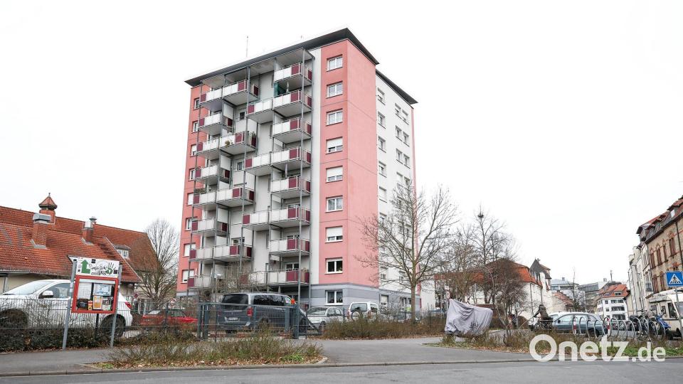 In diesem Haus starb die junge Frau. (Archivbild) Bild: Daniel Löb/dpa