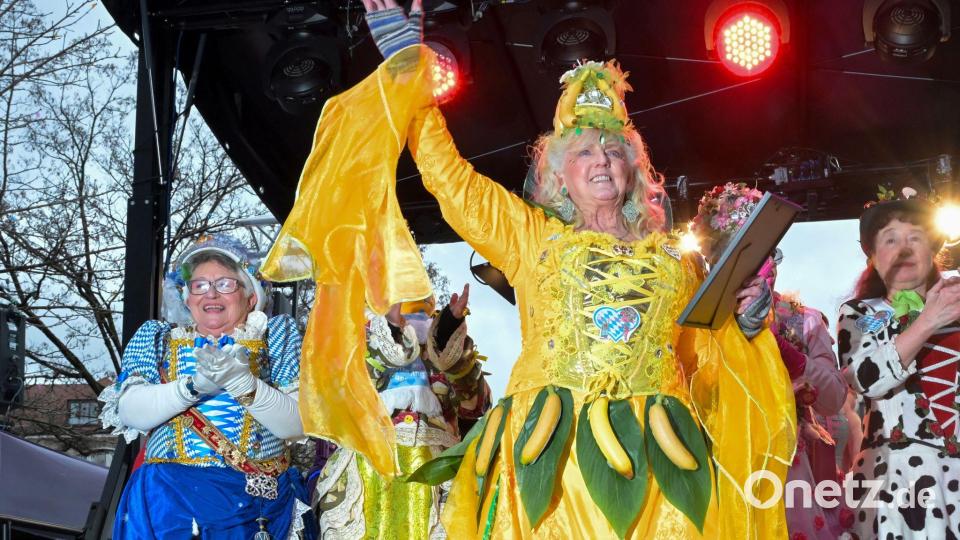 Christl Lang, scheidende Chefin der „Tanzenden Marktweiber“, verabschiedet sich. Bild: Malin Wunderlich/dpa