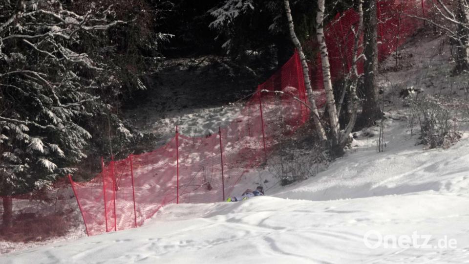 Nur noch allein sein: Direkt vor dem Wald legte sich McGrath hin und starrte ins Leere. Bild: John Locher/AP/dpa