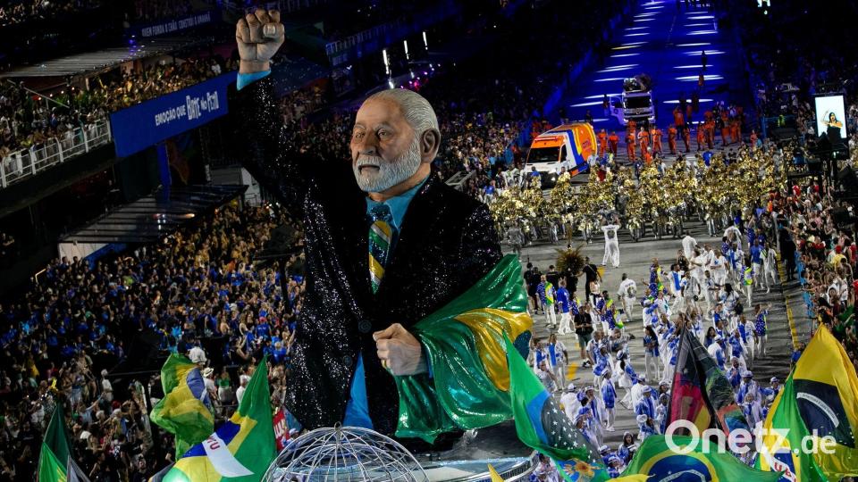 Präsident Lula wurde bei einem Auftritt geehrt. Bild: Bruna Prado/AP/dpa