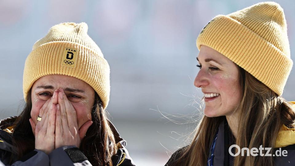 Freude bei Coletta Rydzek (l) und Laura Gimmler. Bild: Daniel Karmann/dpa