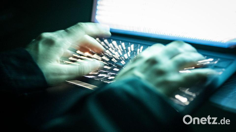 Große Unternehmen wie die Deutsche Bahn sind immer wieder Cyberangriffen ausgesetzt, können diese in der Regel aber abwehren. Symbolbild: Philip Dulian/dpa