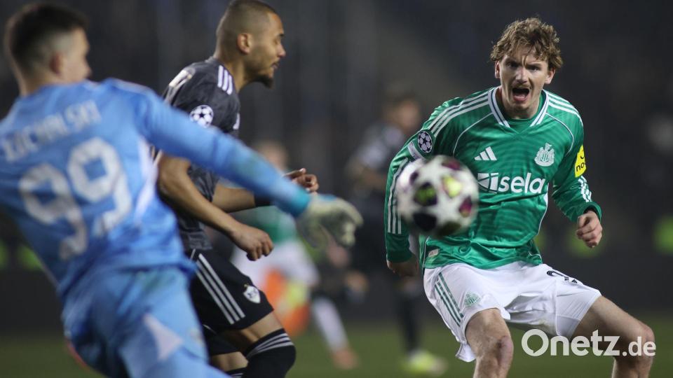 Blieb selbst ohne Torerfolg: Nick Woltemade (r) Bild: Uncredited/AP/dpa