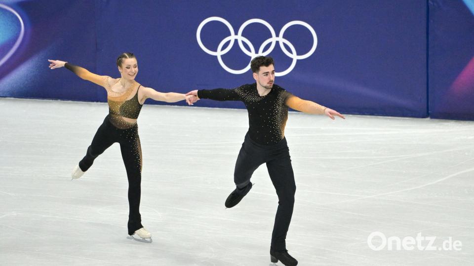 Annika Hocke und Robert Kunkel wurden im Paarlauf Zehnte. (Archivbild) Bild: Peter Kneffel/dpa