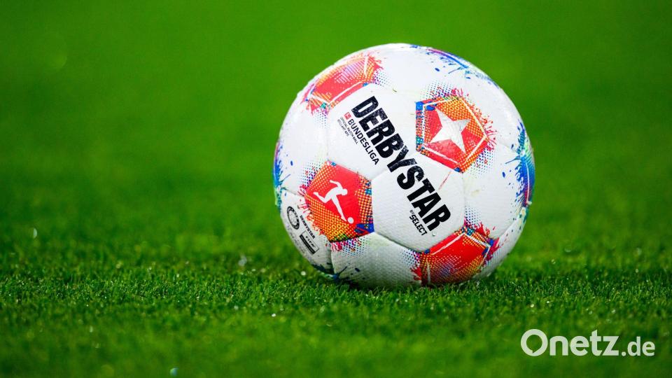 Der 1. FC Schweinfurt verpflichtet Jermaine Jones als neuen Trainer. (Archivbild) Bild: Tom Weller/dpa