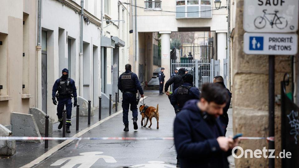 Inmitten politischer Spannungen meldet Frankreichs Linkspartei eine Bombendrohung gegen ihre Parteizentrale. Bild: Charlotte Siemon/AFP/dpa