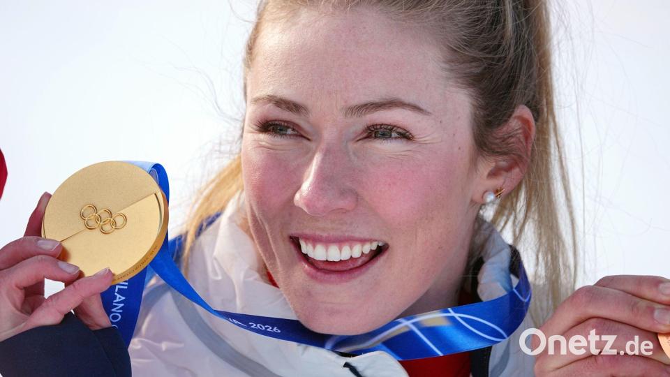 Zurück ganz oben: Mikaela Shiffrin bejubelt ihr insgesamt drittes Olympia-Gold. Bild: Michael Kappeler/dpa