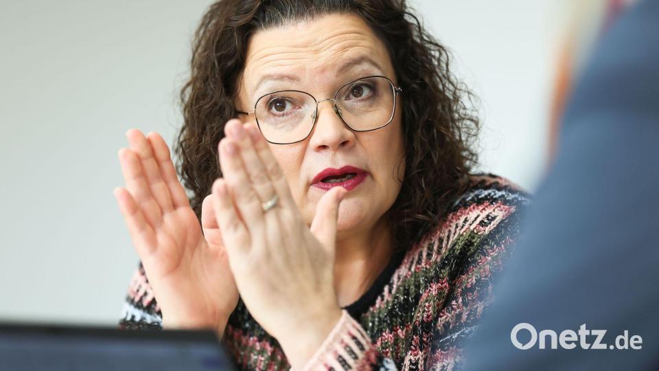 Jede Menge Arbeit für die Arbeitsverwaltung: Andrea Nahles, Vorstandsvorsitzende der Bundesagentur für Arbeit, sieht sich steigenden Arbeitslosenzahlen und sinkender Erwerbstätigkeit gegenüber. Bild: Daniel Löb/dpa