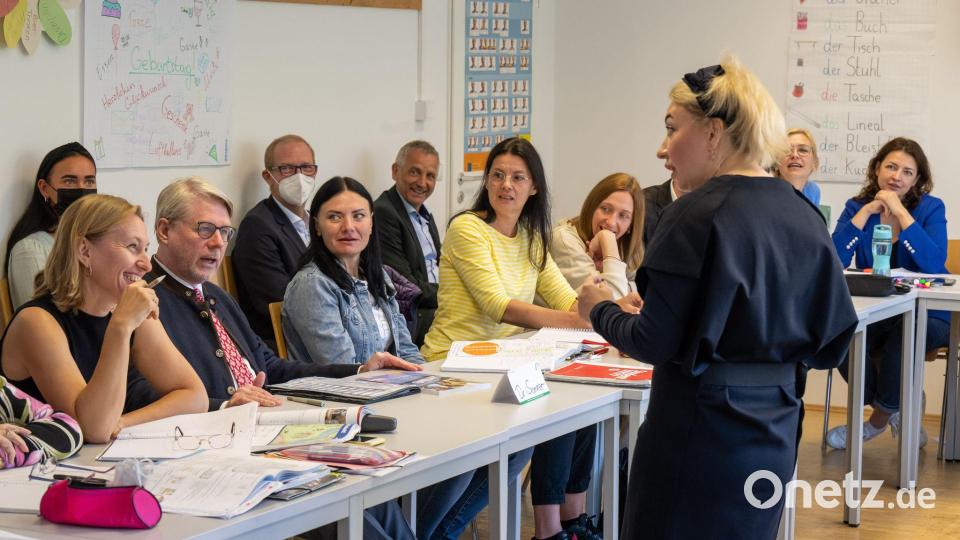 In den ersten Monaten nach Kriegsbeginn war die Solidarität mit Geflüchteten aus der Ukraine groß. Viele von ihnen haben seither Integrationskurse absolviert - vor allem, um Deutsch zu lernen. (Archivfoto) Bild: Peter Kneffel/dpa