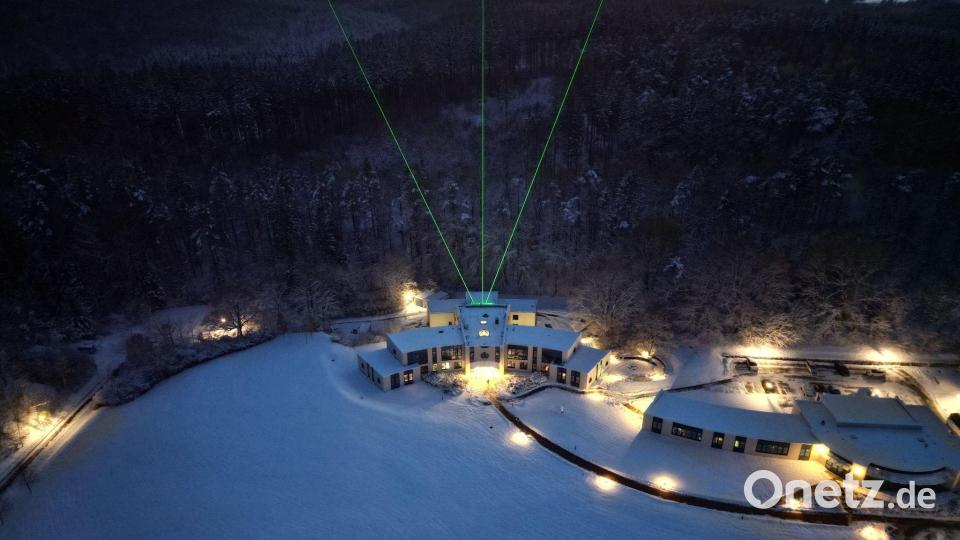 Am Leibniz-Institut für Atmosphärenphysik messen drei grüne Laser Wind und Temperaturen in der Stratosphäre und Mesosphäre. Bild: Gerd Baumgarten/Nature/dpa