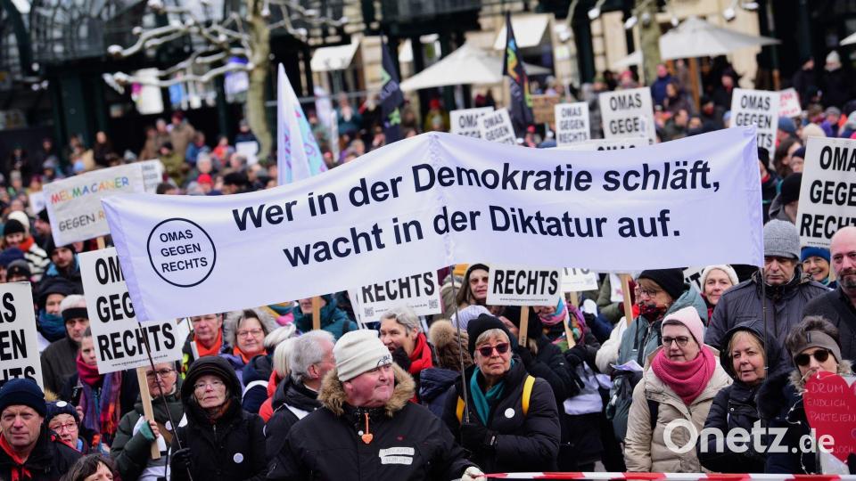 Eine deutliche Mehrheit in Deutschland sieht eine negative Entwicklung der Demokratie. (Archivbild) Bild: Daniel Bockwoldt/dpa