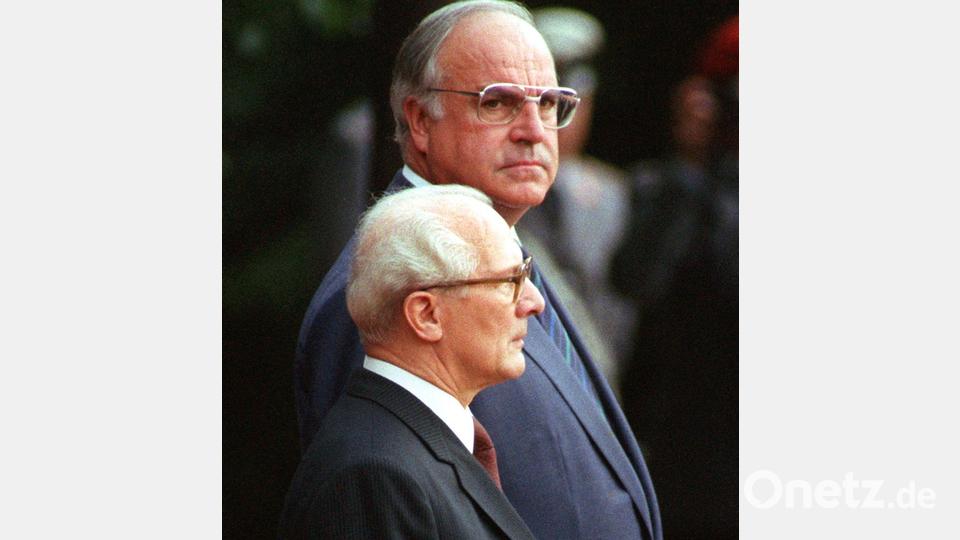 Bundeskanzler Helmut Kohl und der DDR-Staatsratsvorsitzende Erich Honecker. Zum Selbstverständnis der alten Bundesrepublik gehörte immer auch ein klares Überlegenheitsgefühl gegenüber der DDR. (Archivbild) Bild: picture alliance / dpa/dpa