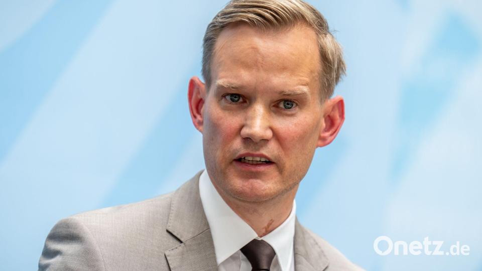 Der Bundesdrogenbeauftragte Hendrik Streeck hält die Verbotspläne für überfällig. (Archivbild) Bild: Michael Kappeler/dpa