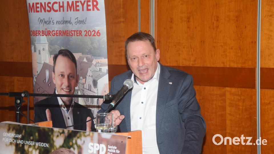 Ein kämpferischer Oberbürgermeister Jens Meyer beim politischen Aschermittwoch der Weidener SPD. Bild: fz