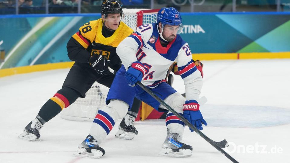 Stanley-Cup-Sieger Nico Sturm (.) sprach Missstände im deutschen Team deutlich an. (Archivbild) Bild: Carolyn Kaster/AP/dpa
