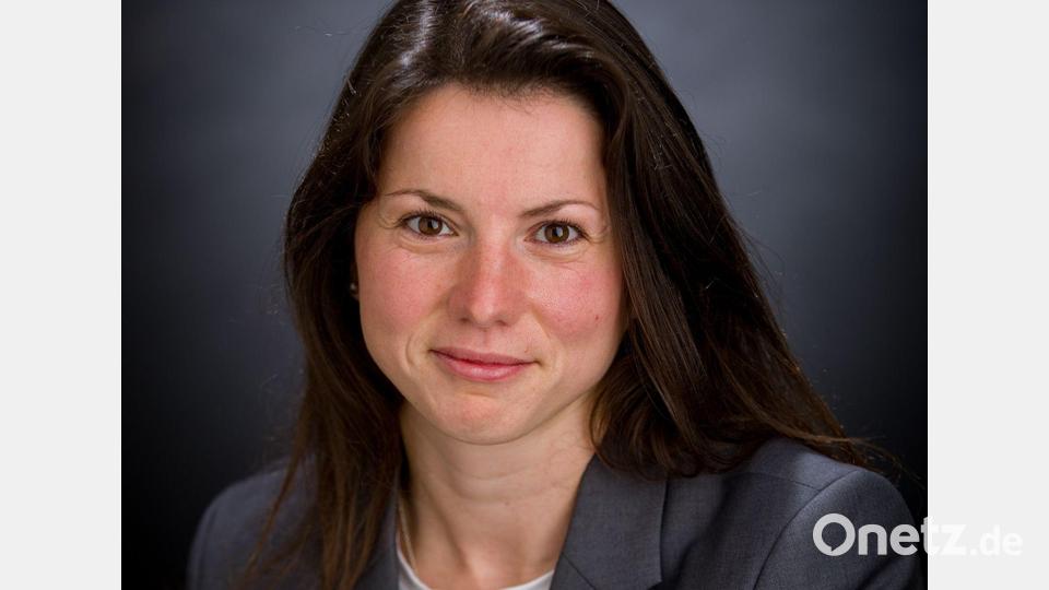 Nach Ansicht der Historikerin Katja Hoyer glaubten die Westdeutschen lange, dass mit der Bundesrepublik ein System geschaffen worden war, dass in alle Ewigkeit Bestand haben würde. (Archivbild) Bild: Robert Hooper/Katja Hoyer/dpa