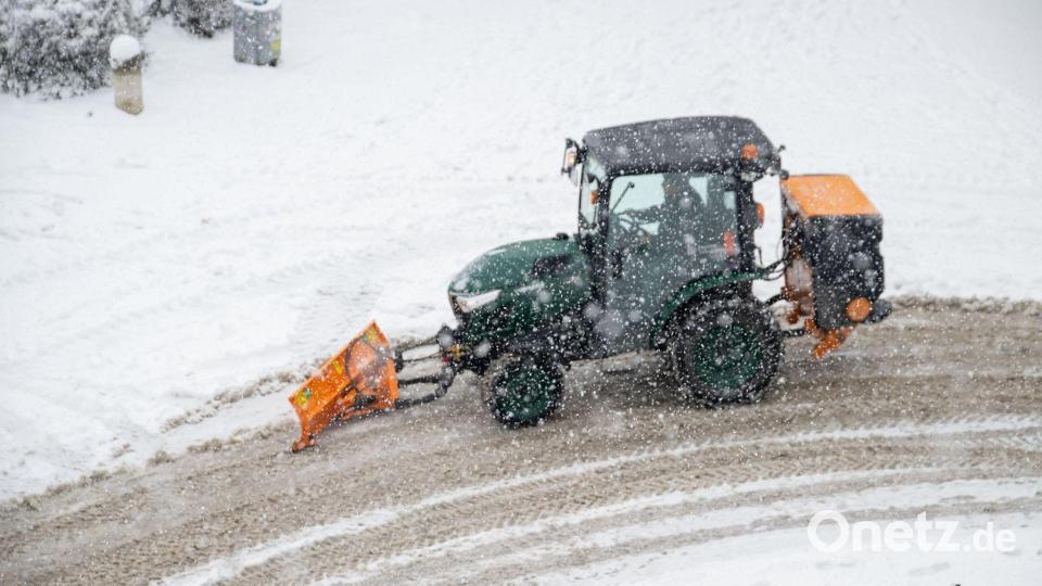 In Würzburg war der Winterdienst am Donnerstag sehr gefordert. Bild: Pia Bayer/dpa
