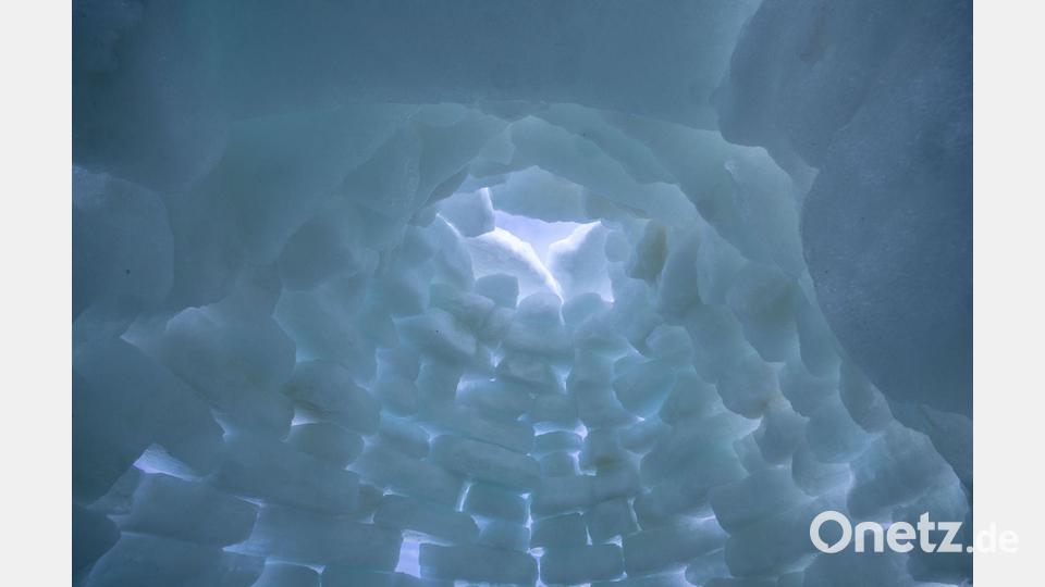 Das Eis reichte sogar für den Bau eines Iglus. Bild: Jens Büttner/dpa