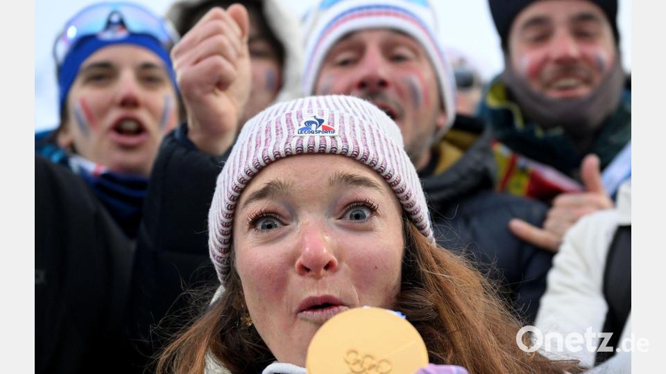So sieht Gold aus: Frankreich um Lou Jeanmonnot macht vor, wie's geht. Bild: Hendrik Schmidt/dpa