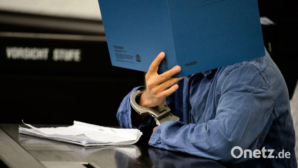 In Deutschland wurden sowohl Deutsche als auch Staatsangehörige anderer Nationen, die sich einst der IS-Terrormiliz angeschlossen hatten, wegen Kriegsverbrechen verurteilt. (Archivbild) Bild: picture alliance / Sina Schuldt/dpa