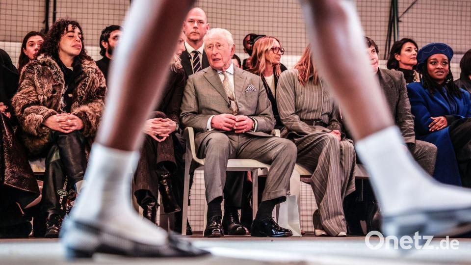 Auch am Tag der Verhaftung seines Bruders nahm der König seine Pflichten wahr - und war bei der Eröffnungsshow der Londoner Modewoche dabei. Bild: Richard Pohle/The Times/PA Wire/dpa