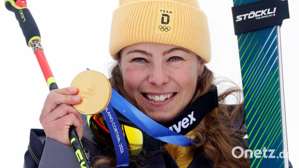 Daniela Maier jubelt über Gold im Ski Cross Bild: Oliver Weiken/dpa