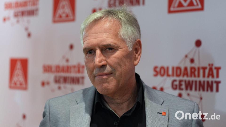 Horst Ott, der Bezirksleiter der IG Metall Bayern, sorgt sich um die Industrie im Freistaat. (Archivbild) Bild: Marcus Brandt/dpa