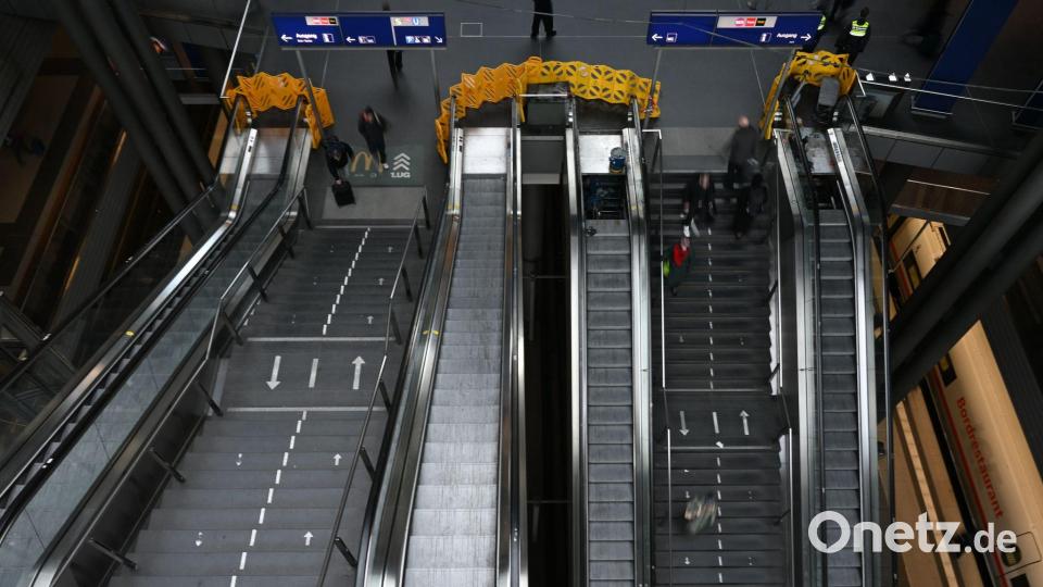 Bis auf weiteres gesperrt: 42 von 54 Rolltreppen im Berliner Hauptbahnhof. (Archivbild) Bild: Markus Lenhardt/dpa