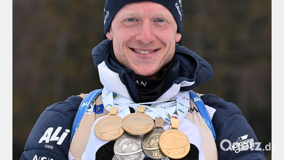 Rekordweltmeister Johannes Thingnes Bö glaubt an Franziska Preuß. (Archivbild) Bild: Martin Schutt/dpa