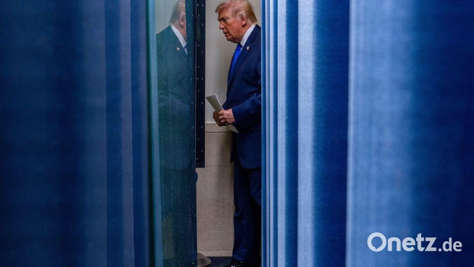 Der US-Präsident war sichtlich bemüht, sich seine Niederlage nicht anmerken zu lassen. Bild: Alex Brandon/AP/dpa