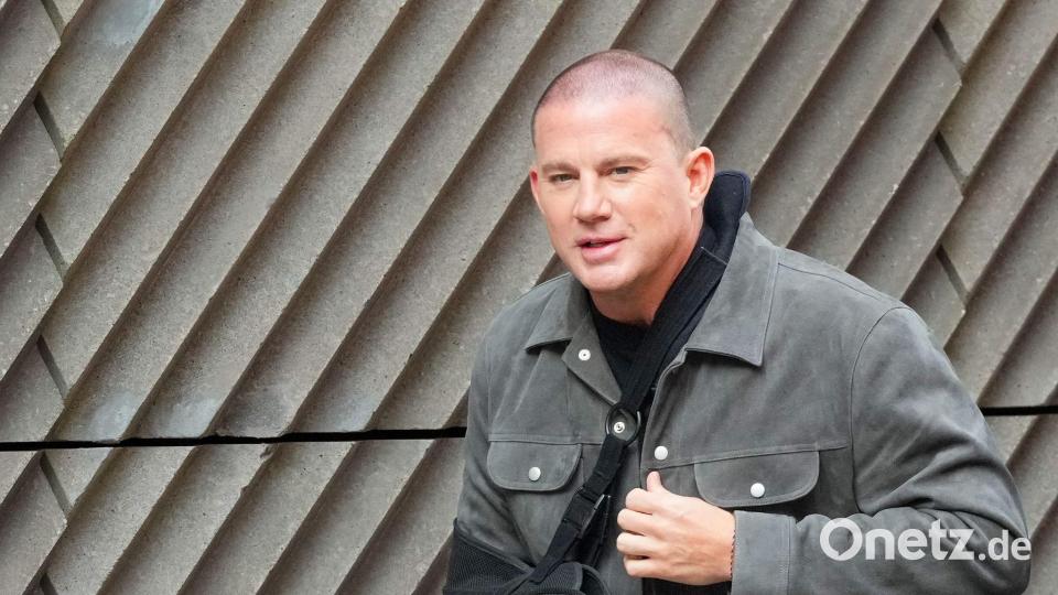 Zur Berlinale erschien er mit einer Armschlinge. Bild: Soeren Stache/dpa