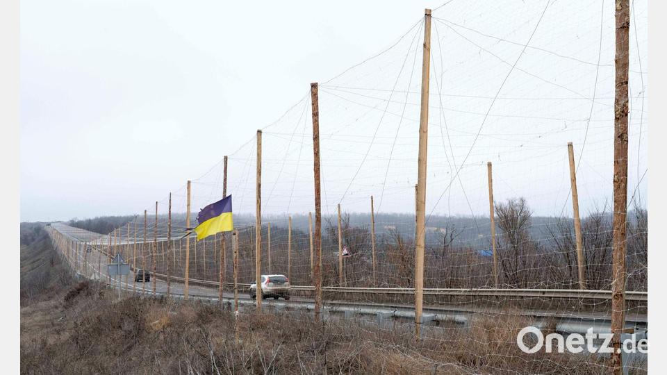 Anti-Drohnen-Netze werden für die Sicherung des ukrainischen Nachschubs selbst Dutzende Kilometer von der Front entfernt immer wichtiger. (Archivbild) Bild: Andreas Stroh/ZUMA Press Wire/dpa